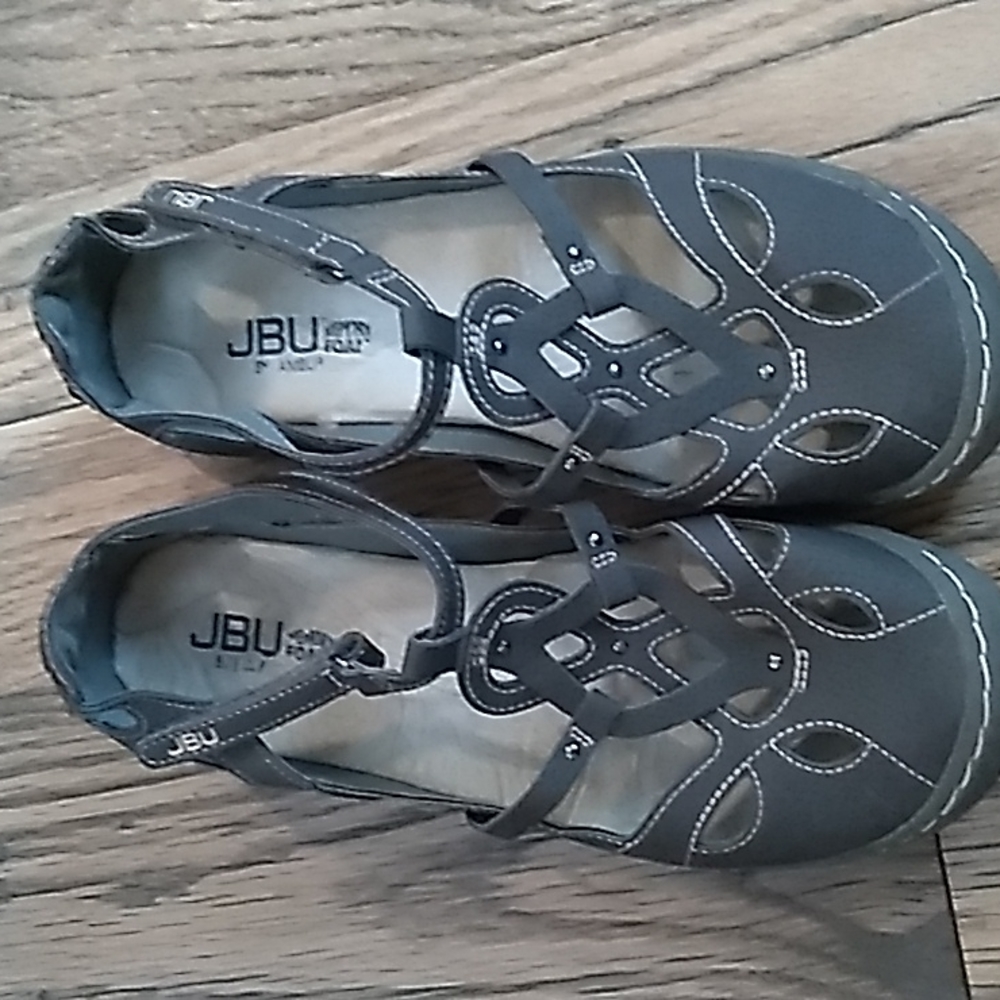 JBU grey with pink stitching sandals